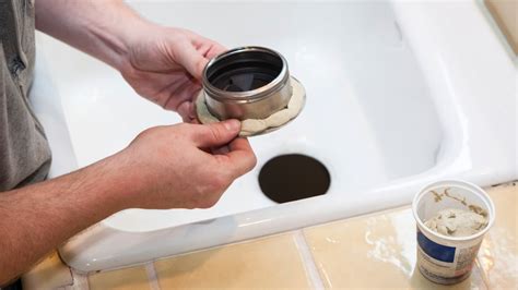 What Is Plumbers Putty and How to Use It